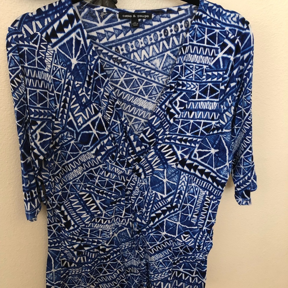 🍀 Tribal print in blue and white